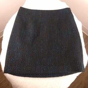 Ann taylor loft pencil skirt
Size 2
Blue Stripped